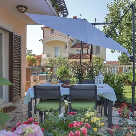 Апартаменты 2 Bedroom Cozy In *