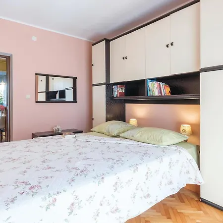 2 Bedroom Cozy In Apartament *