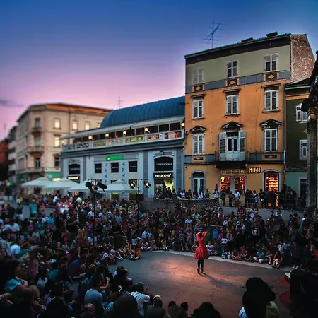2 Bedroom Cozy In Apartament Pula